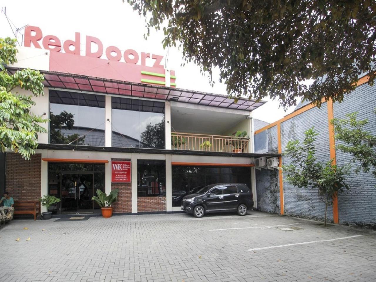 Reddoorz Plus Near Stadion Mandala Krida Yogyakarta Exterior foto