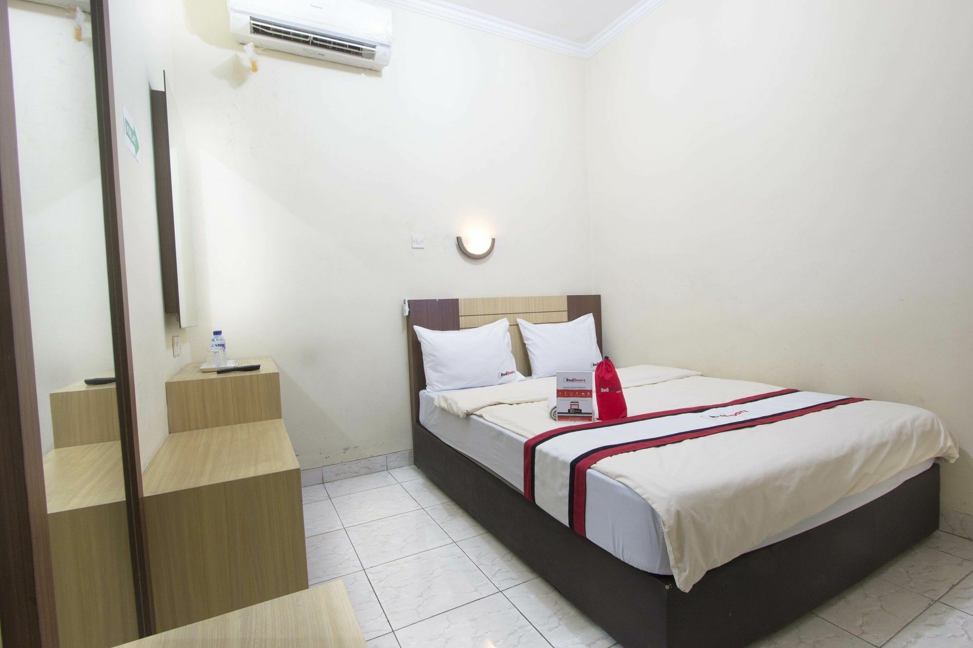 Reddoorz Plus Near Stadion Mandala Krida Yogyakarta Exterior foto
